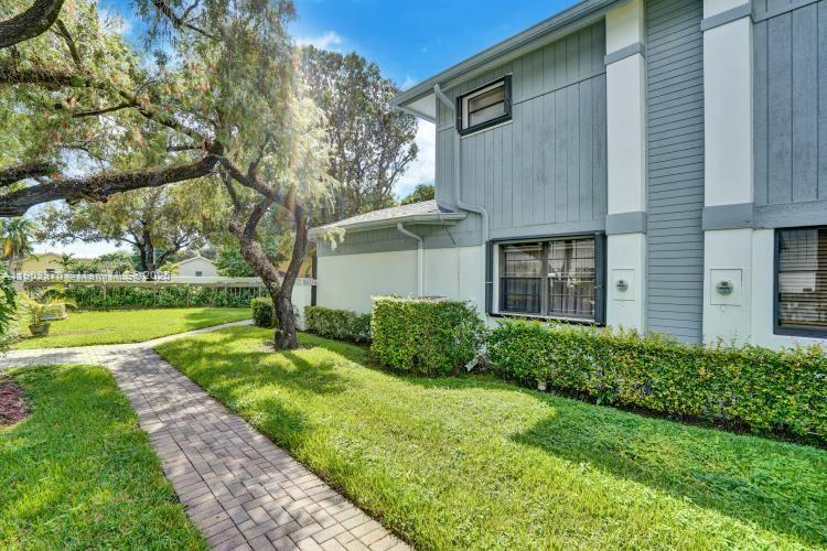 THE TOWNHOMES OF DORAL OA - Residential