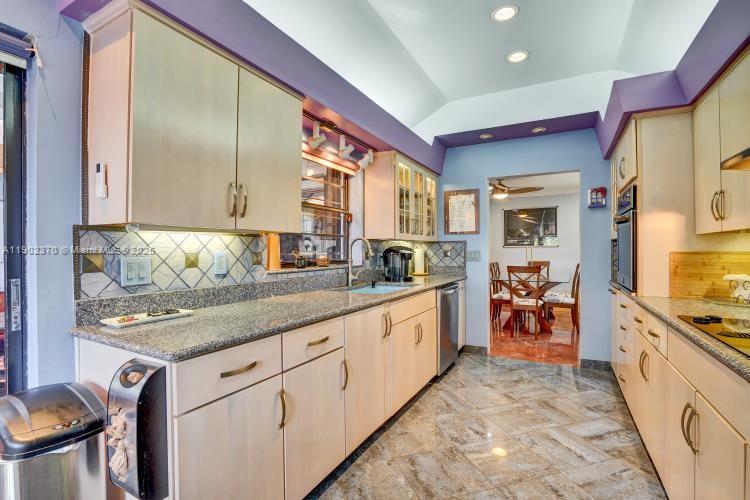 THE TOWNHOMES OF DORAL OA - Residential