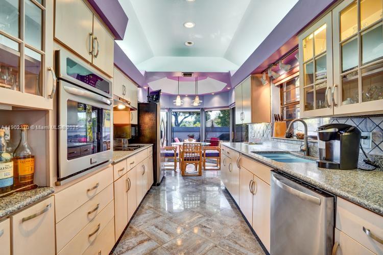 THE TOWNHOMES OF DORAL OA - Residential