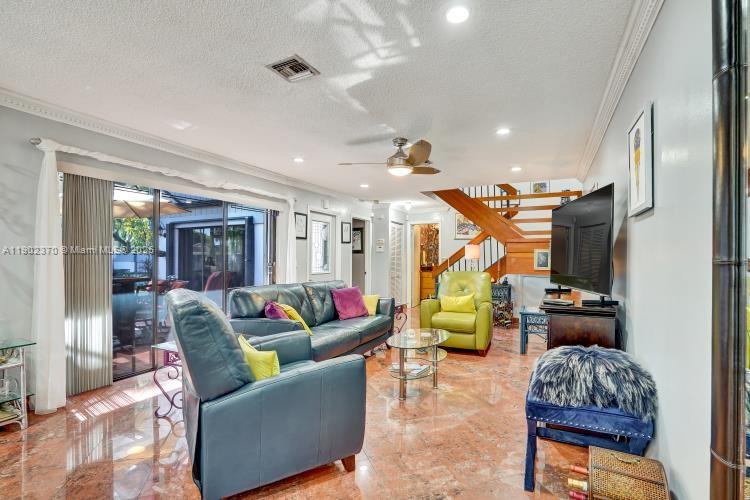 THE TOWNHOMES OF DORAL OA - Residential