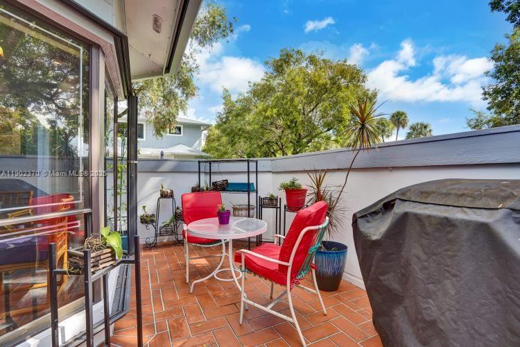 THE TOWNHOMES OF DORAL OA - Residential