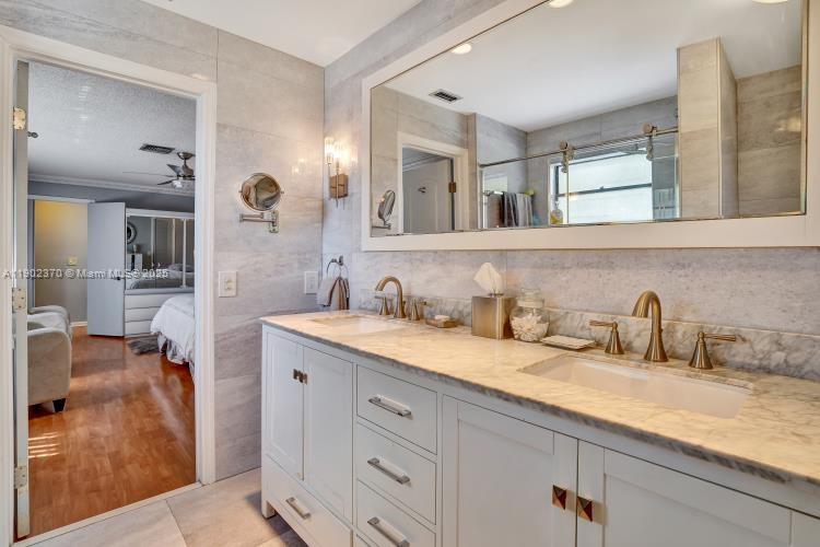 THE TOWNHOMES OF DORAL OA - Residential