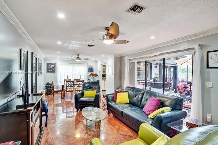 THE TOWNHOMES OF DORAL OA - Residential