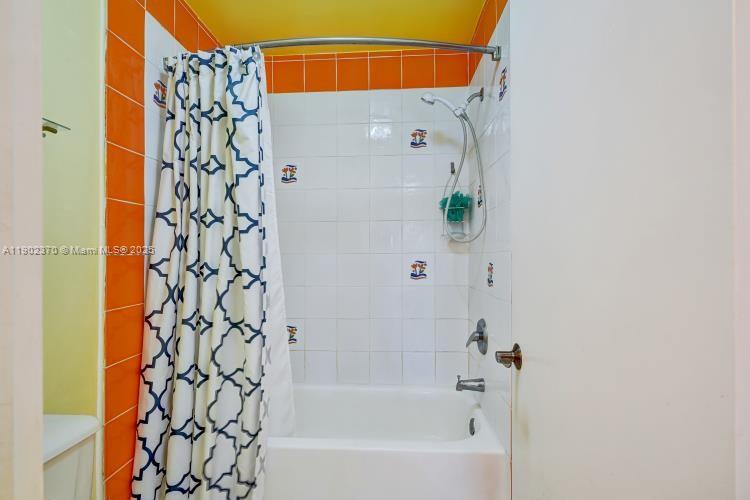 THE TOWNHOMES OF DORAL OA - Residential