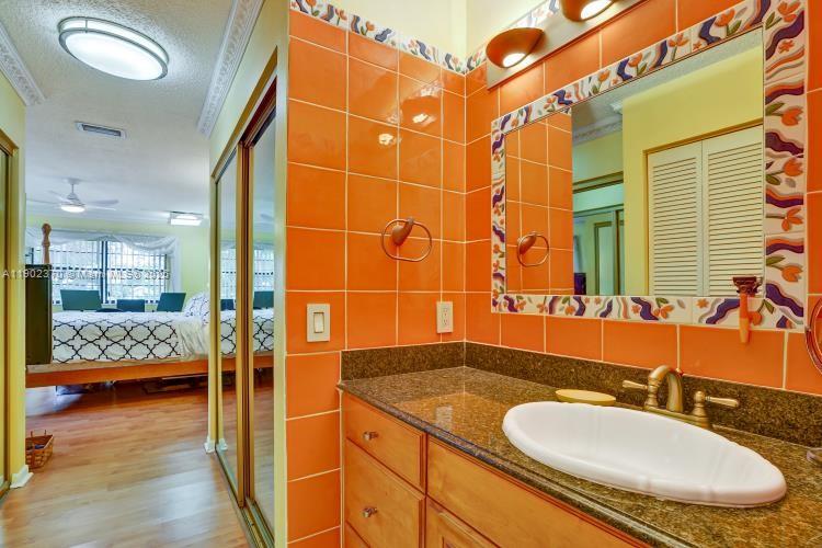 THE TOWNHOMES OF DORAL OA - Residential