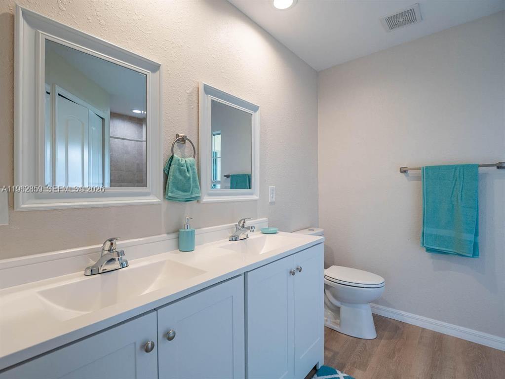 VERO LAKE ESTATES UNIT E - Residential