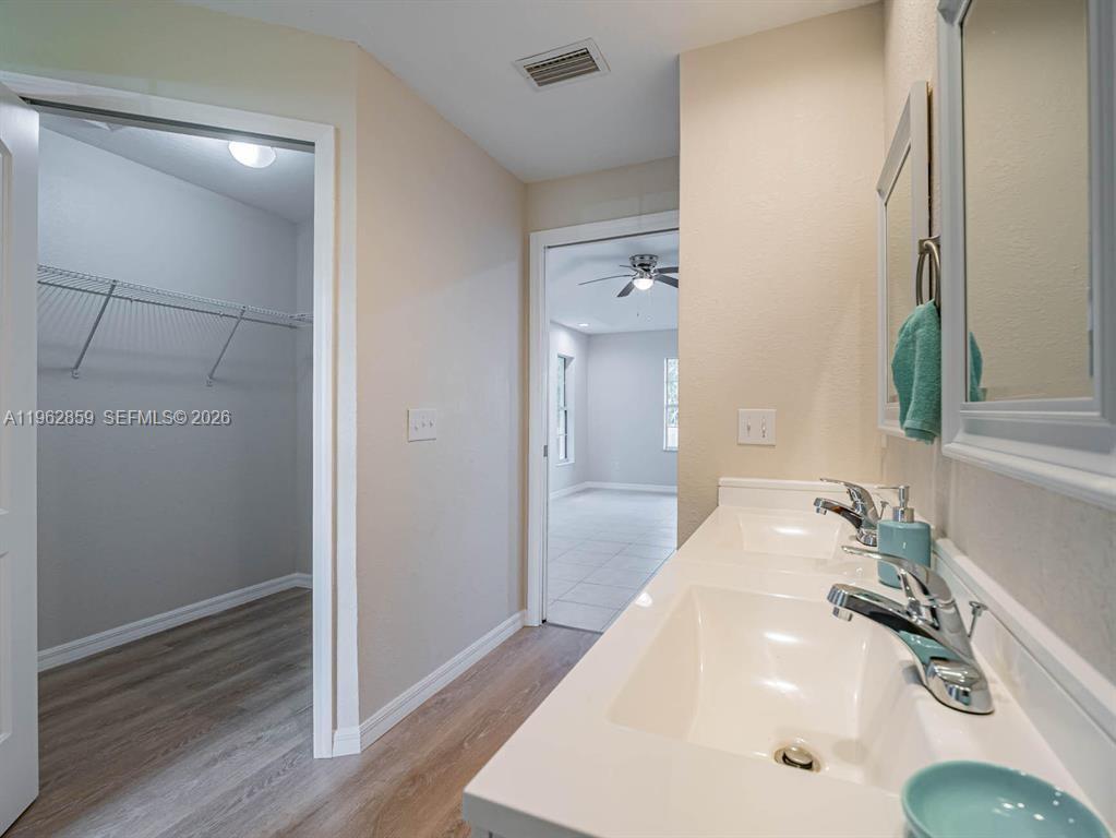 VERO LAKE ESTATES UNIT E - Residential