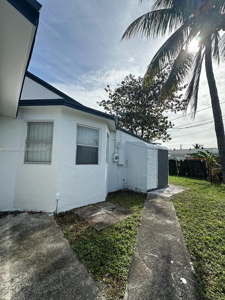 SUNSHINE MANOR NO 2 - Residential Lease