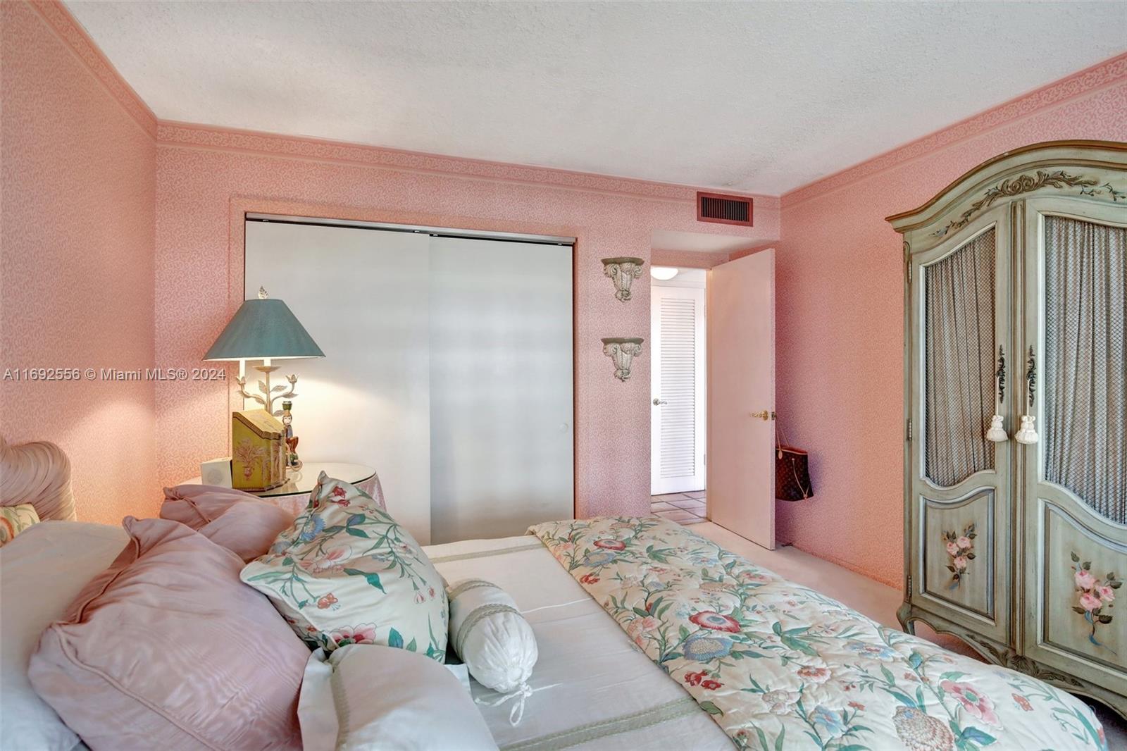 ISLE OF PARADISE CO-OP - Residential