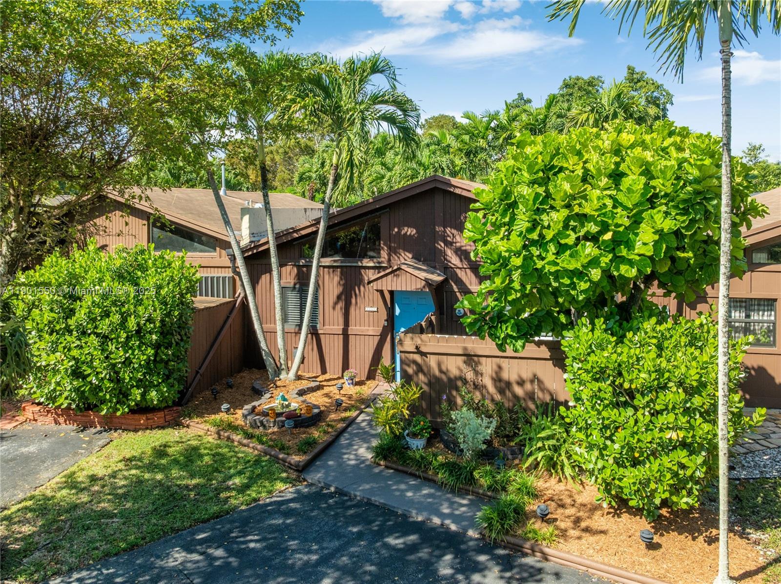 KILLIAN PINES TOWNHOUSES - Residential