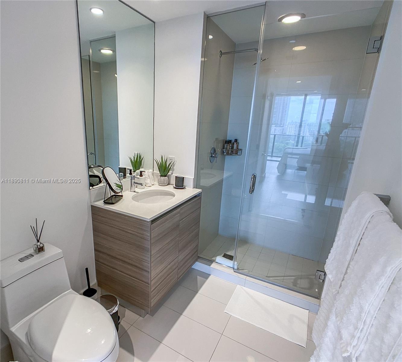 3401 MIDTOWN CONDO - Residential