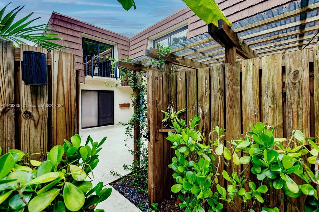 Photo of 2510 25th Ln #2510, Palm Beach Gardens, FL 33418 (MLS # A11663352)