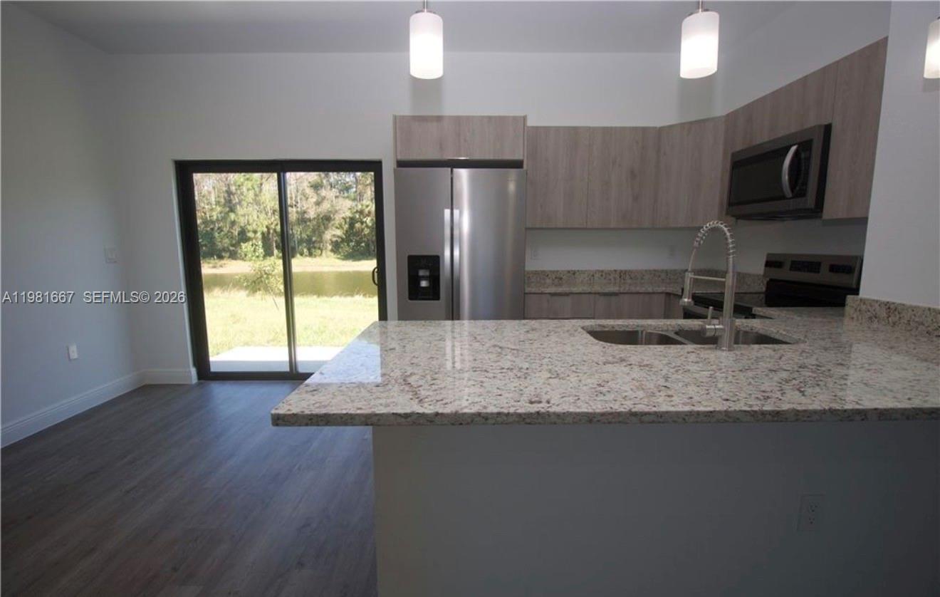 Port Labelle - Residential Lease