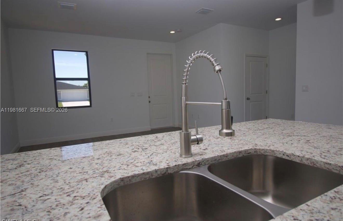 Port Labelle - Residential Lease