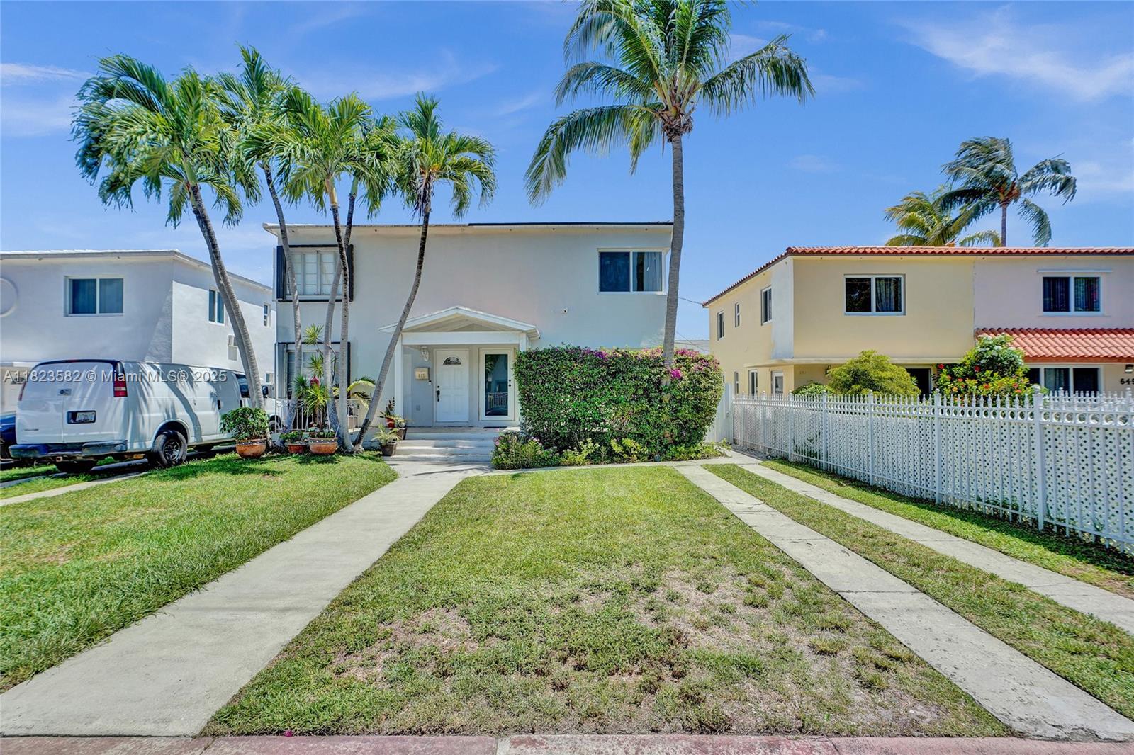 Stunning 2 bedrooms 2 bathrooms townhouse in Miami Beach!! Feel like a house, living and dining area plus one bathroom on the first floor, and laundry room. Second floor feature two split bedrooms and another bathroom. Private backyard to enjoy your dining "al freasco". Plenty of private parking space. The property is minutes from the ocean, groceries shops and restaurants. Available now, fast approval.