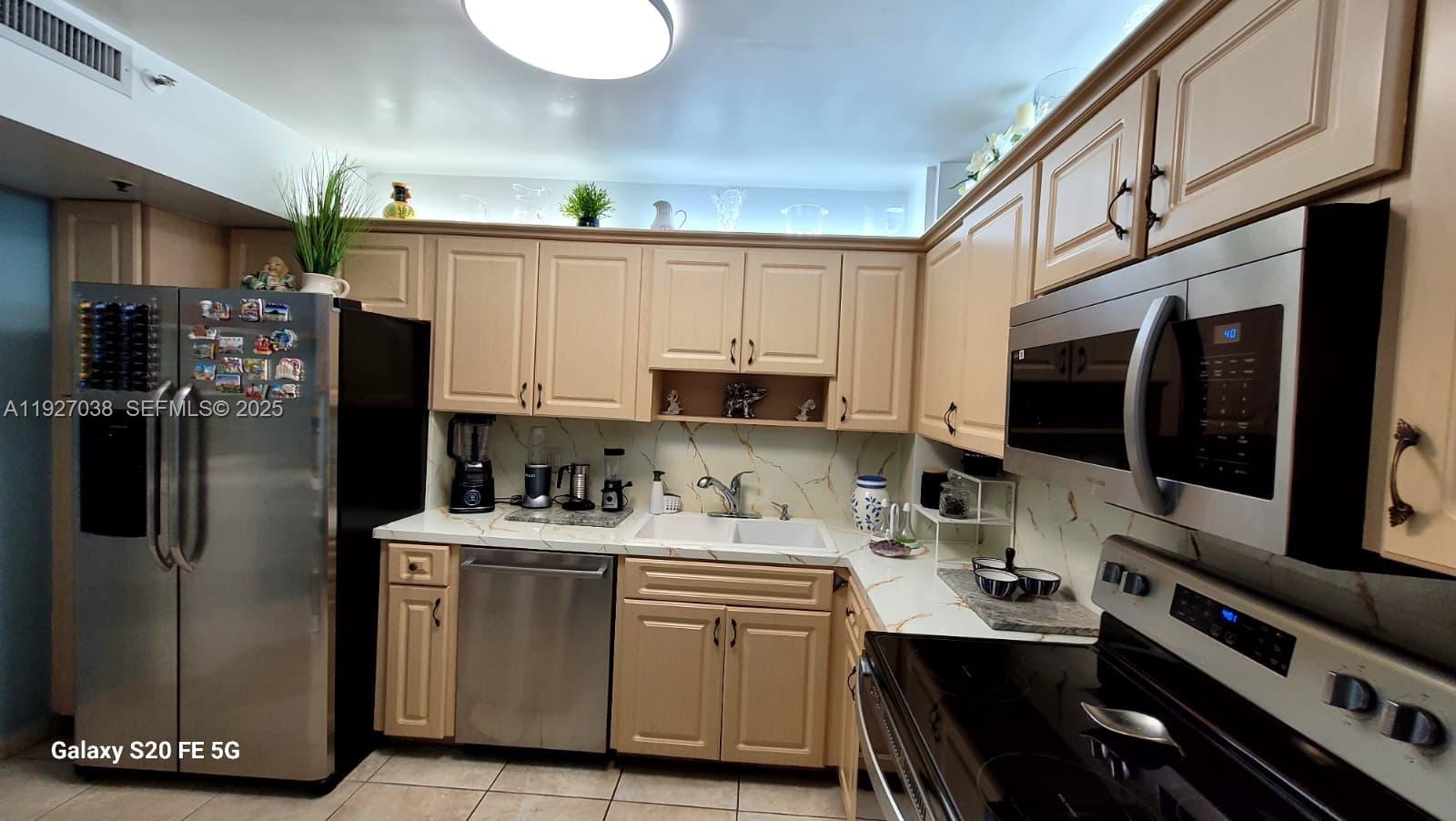 HILLCREST EAST NO 26 COND - Residential