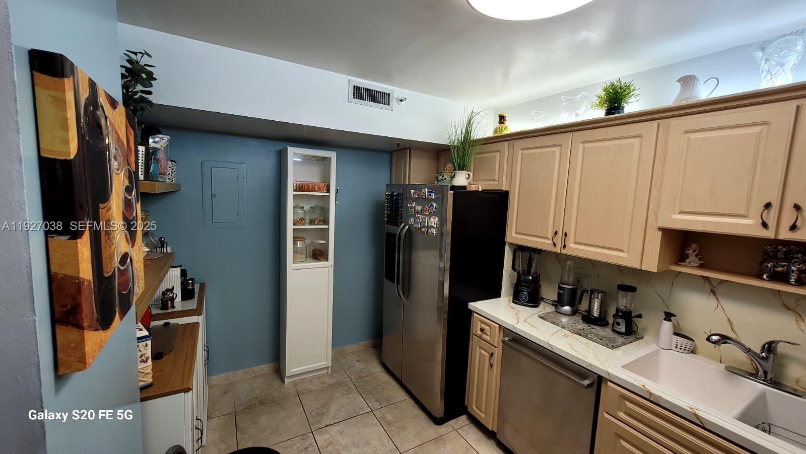 HILLCREST EAST NO 26 COND - Residential