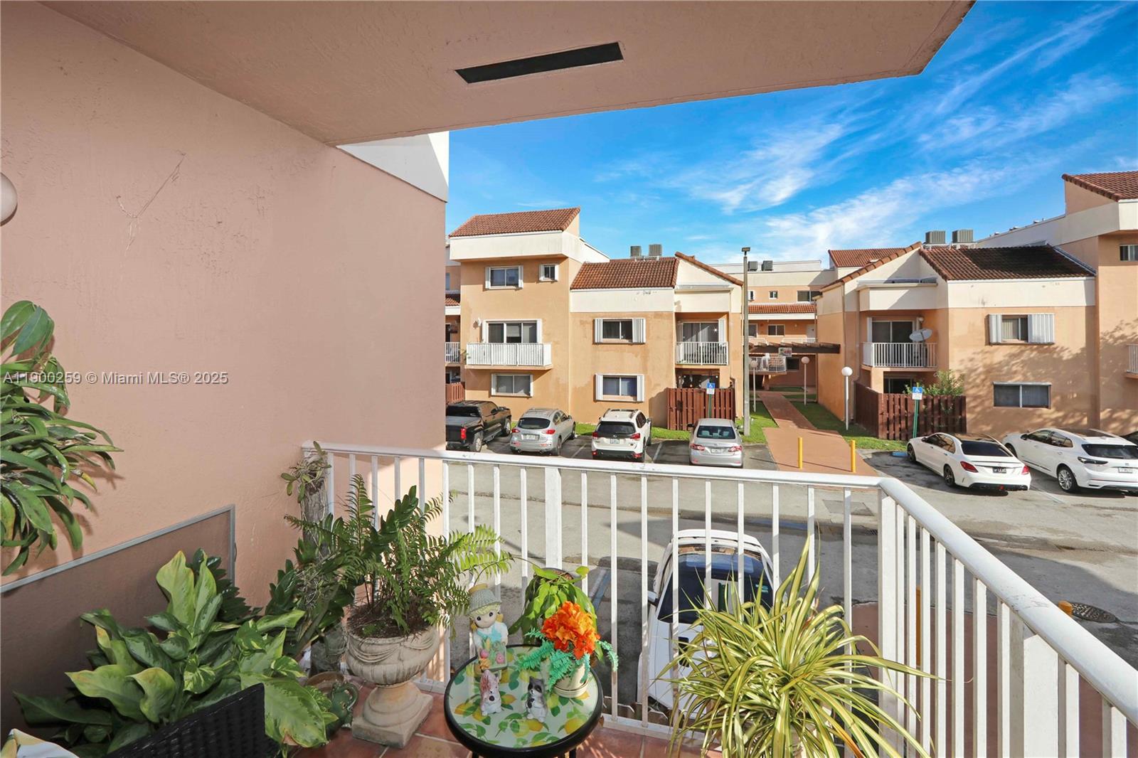 THE SEASONS VILLAS & THMS - Residential