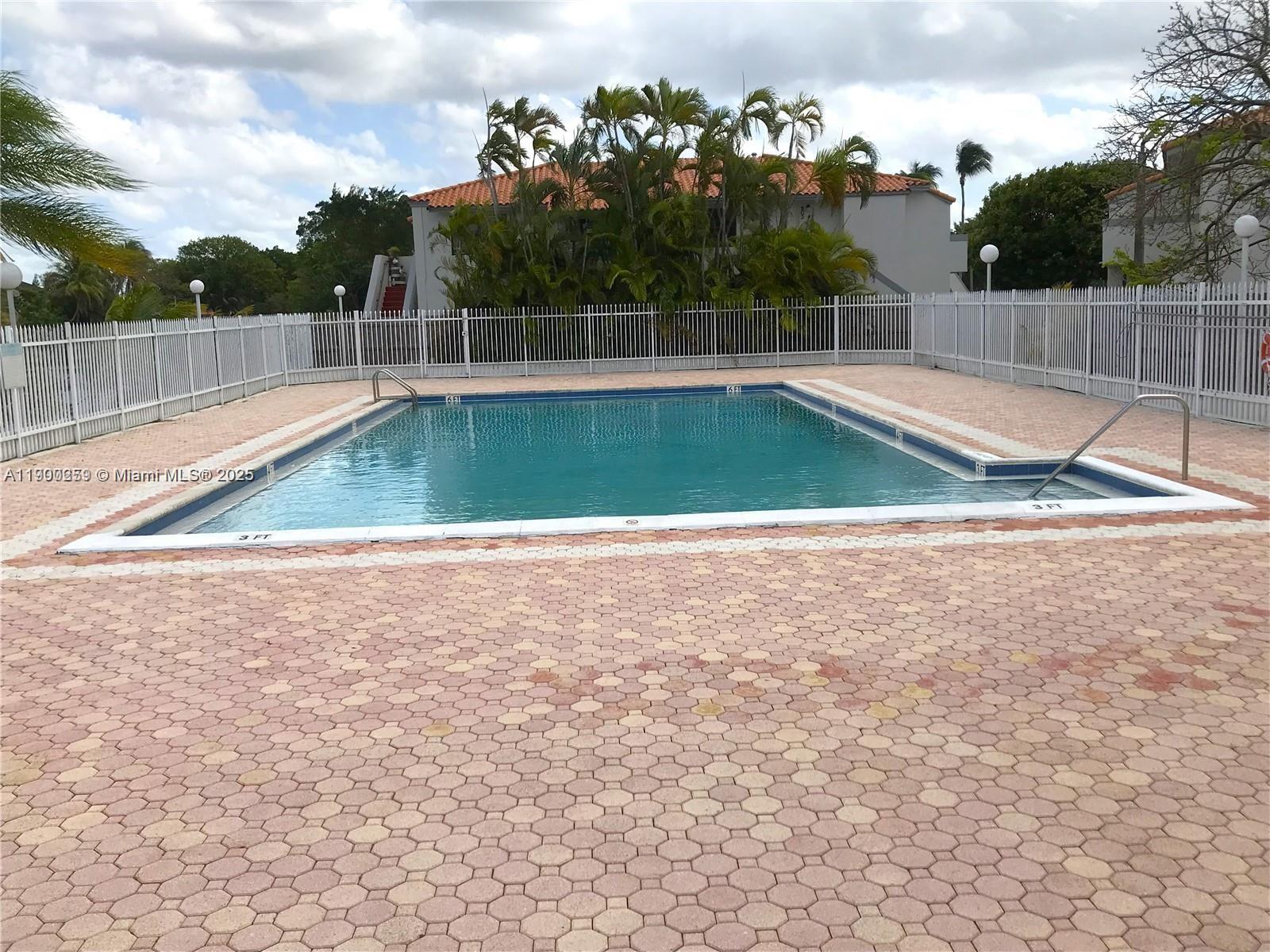 THE SEASONS VILLAS & THMS - Residential