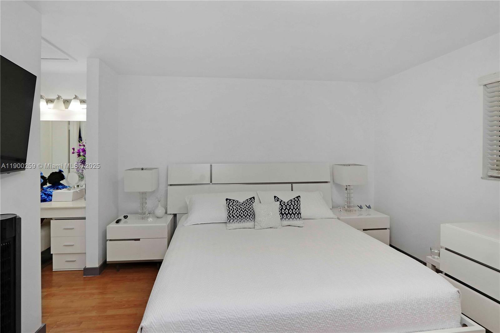 THE SEASONS VILLAS & THMS - Residential