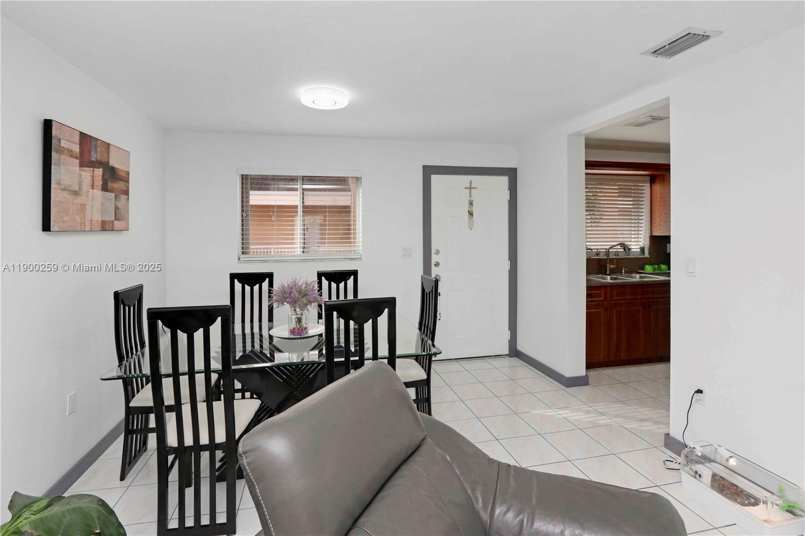 THE SEASONS VILLAS & THMS - Residential