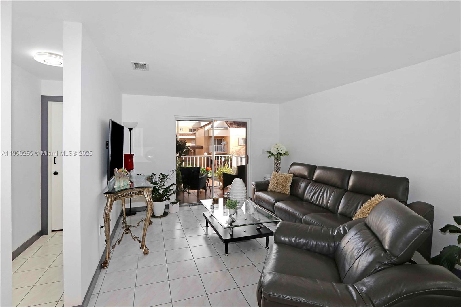 THE SEASONS VILLAS & THMS - Residential