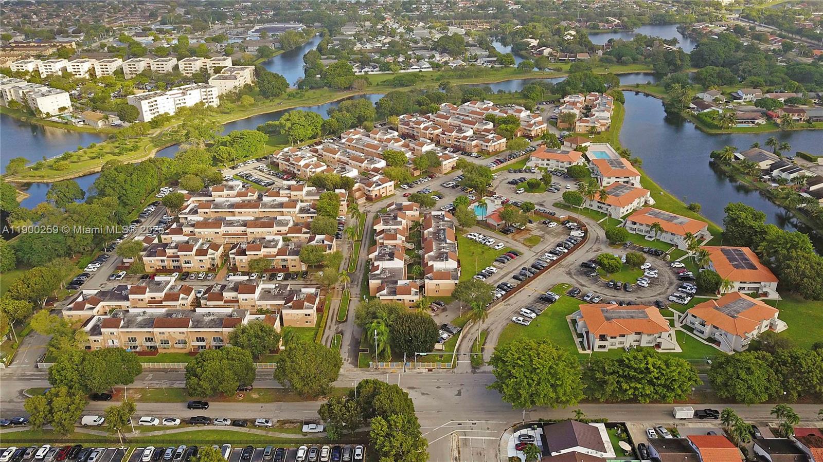 THE SEASONS VILLAS & THMS - Residential