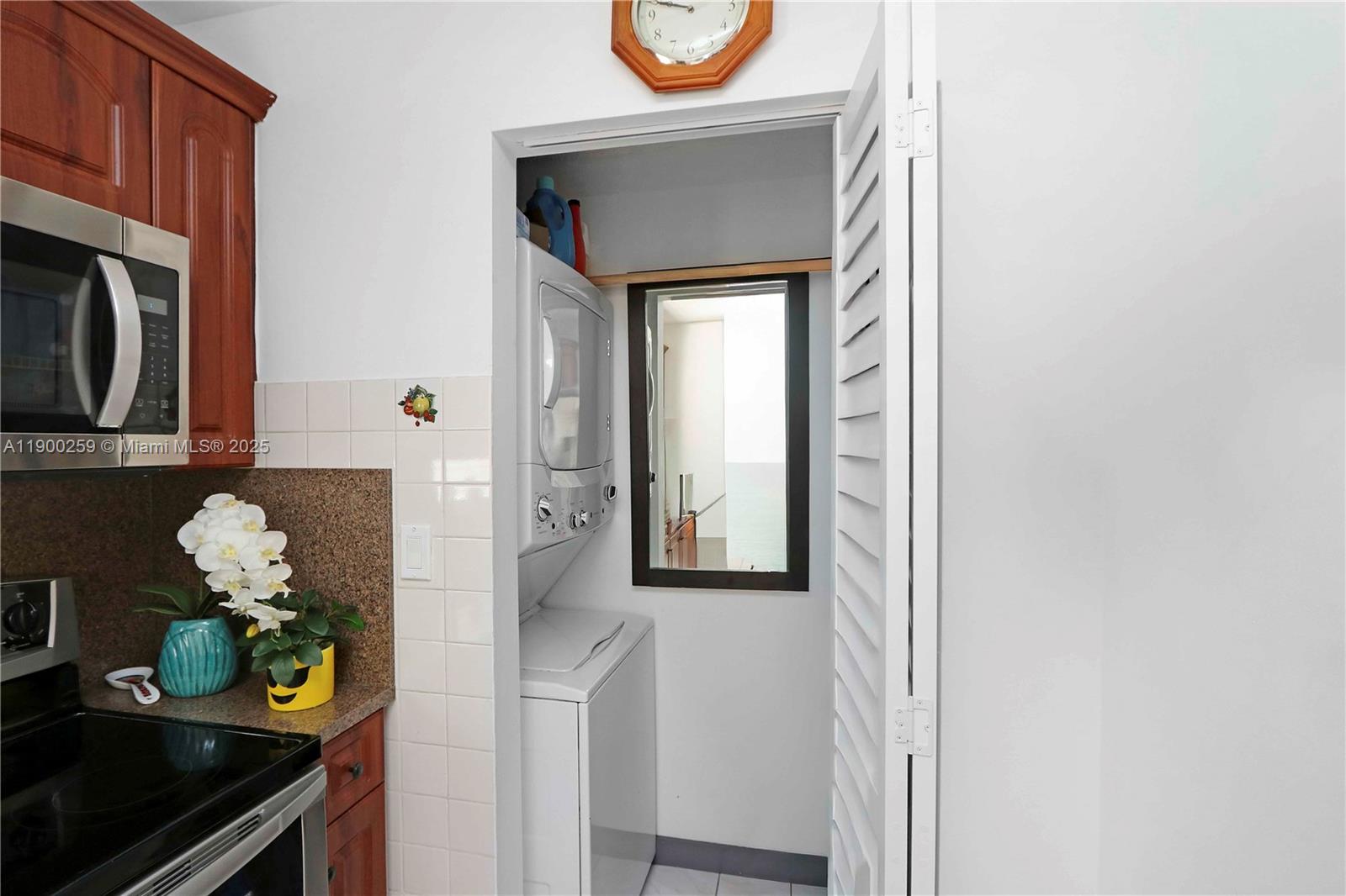 THE SEASONS VILLAS & THMS - Residential