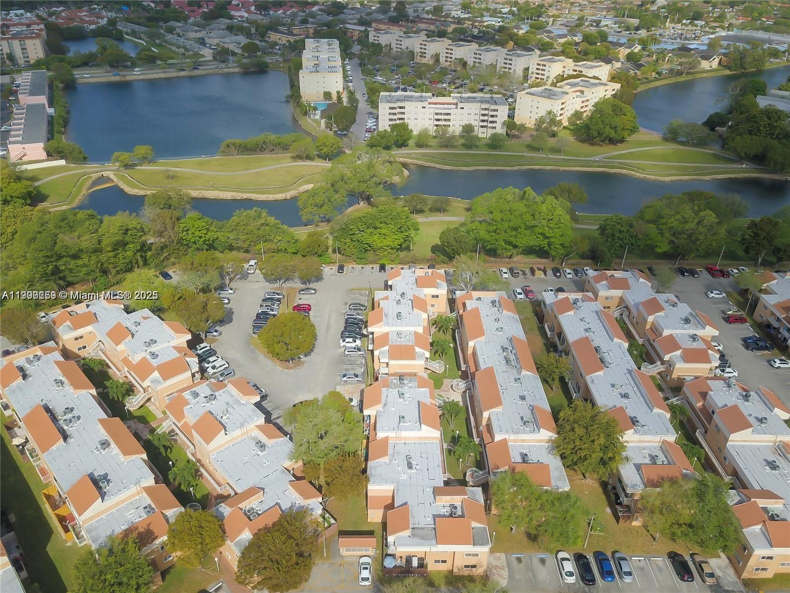 THE SEASONS VILLAS & THMS - Residential