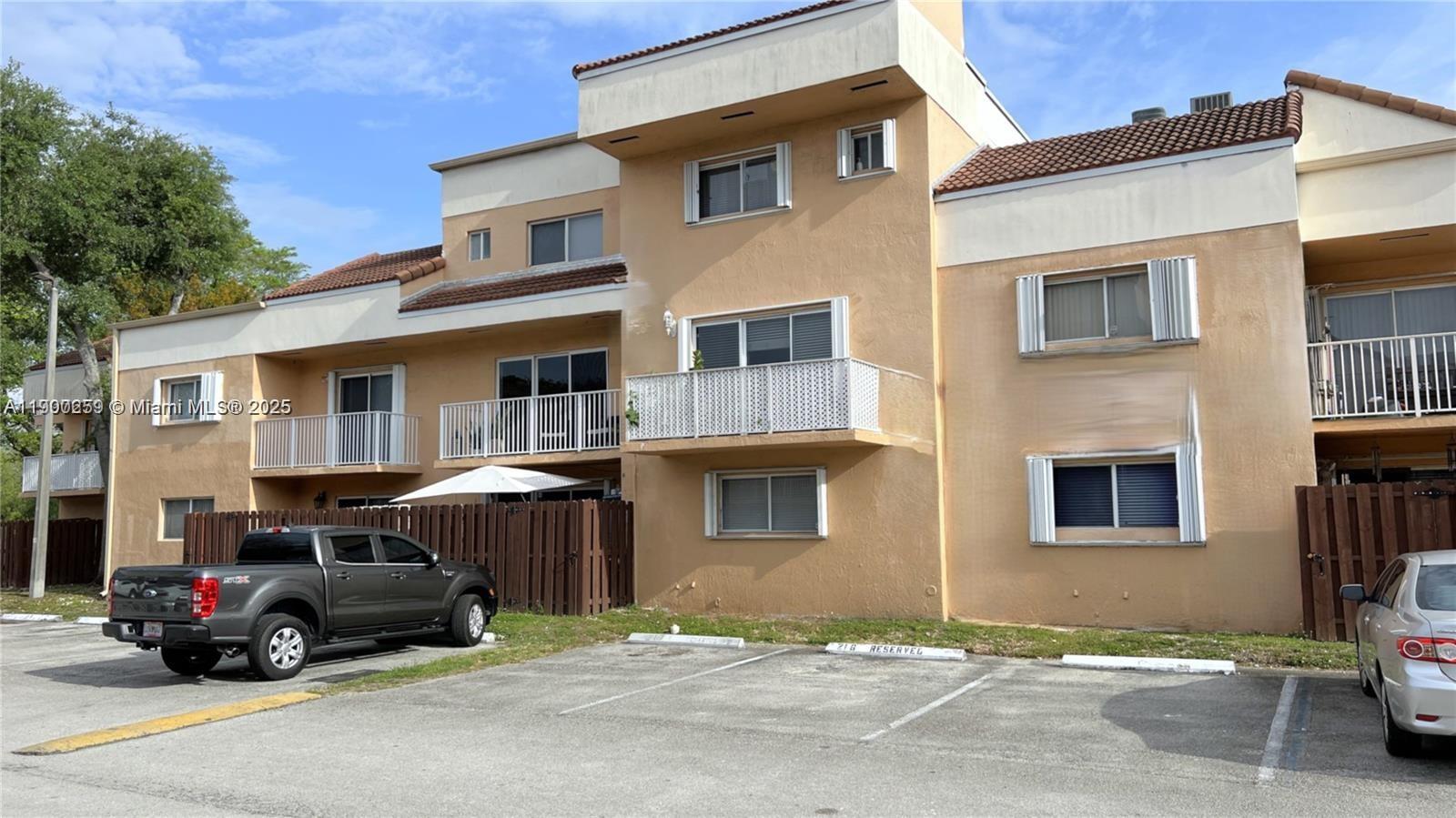 THE SEASONS VILLAS & THMS - Residential