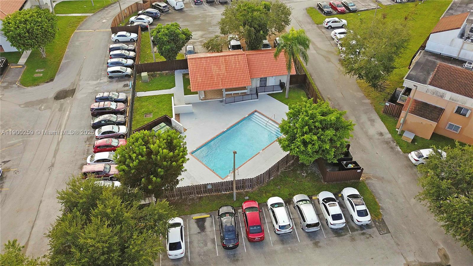 THE SEASONS VILLAS & THMS - Residential