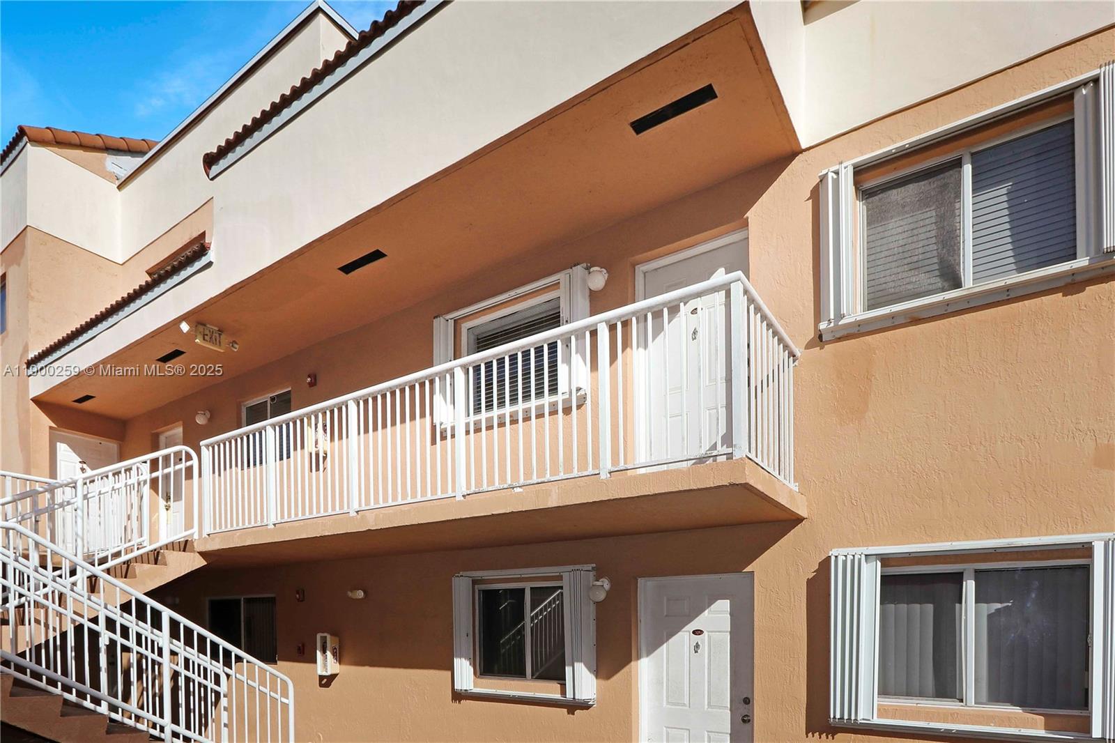 THE SEASONS VILLAS & THMS - Residential