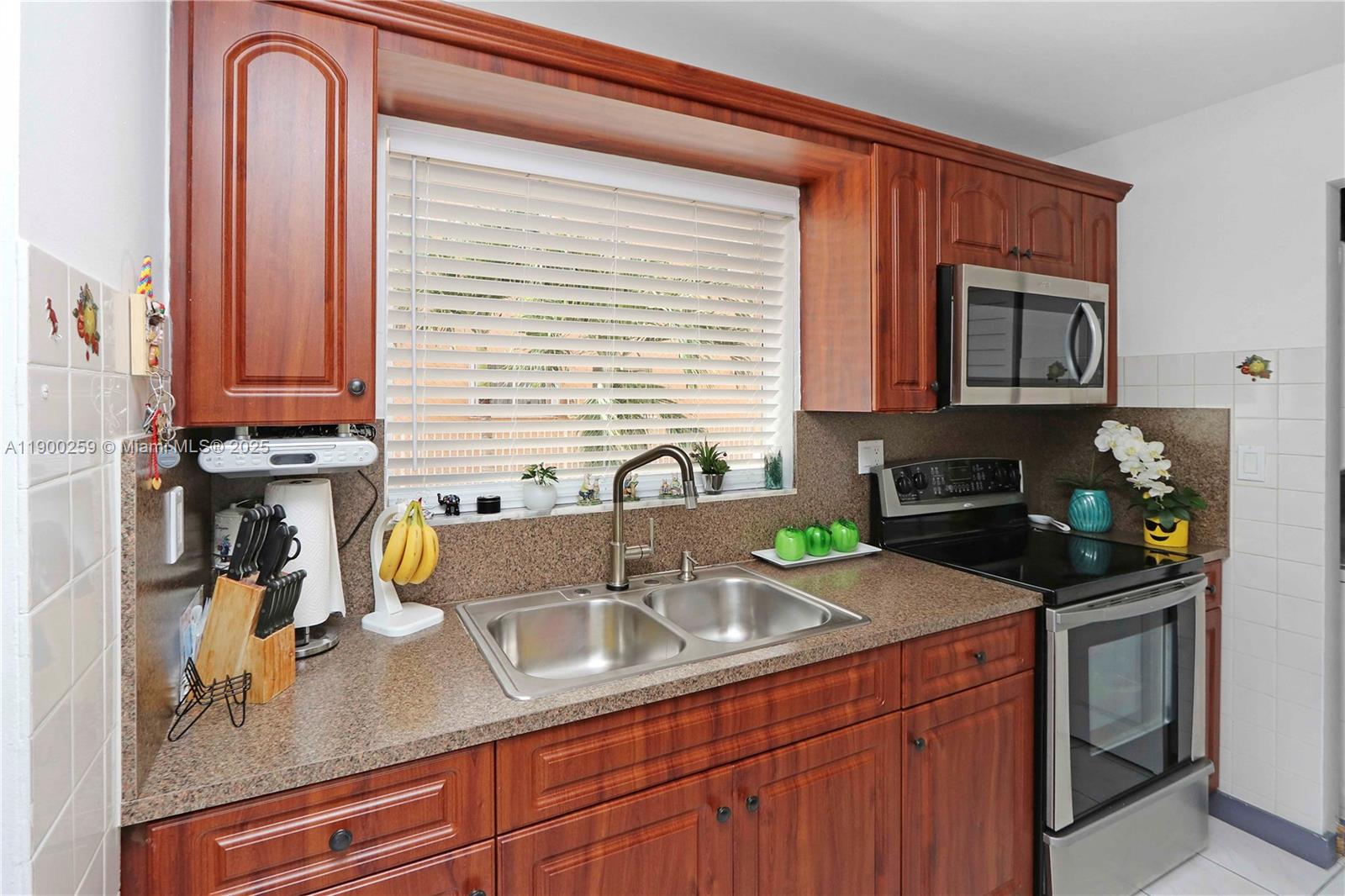 THE SEASONS VILLAS & THMS - Residential