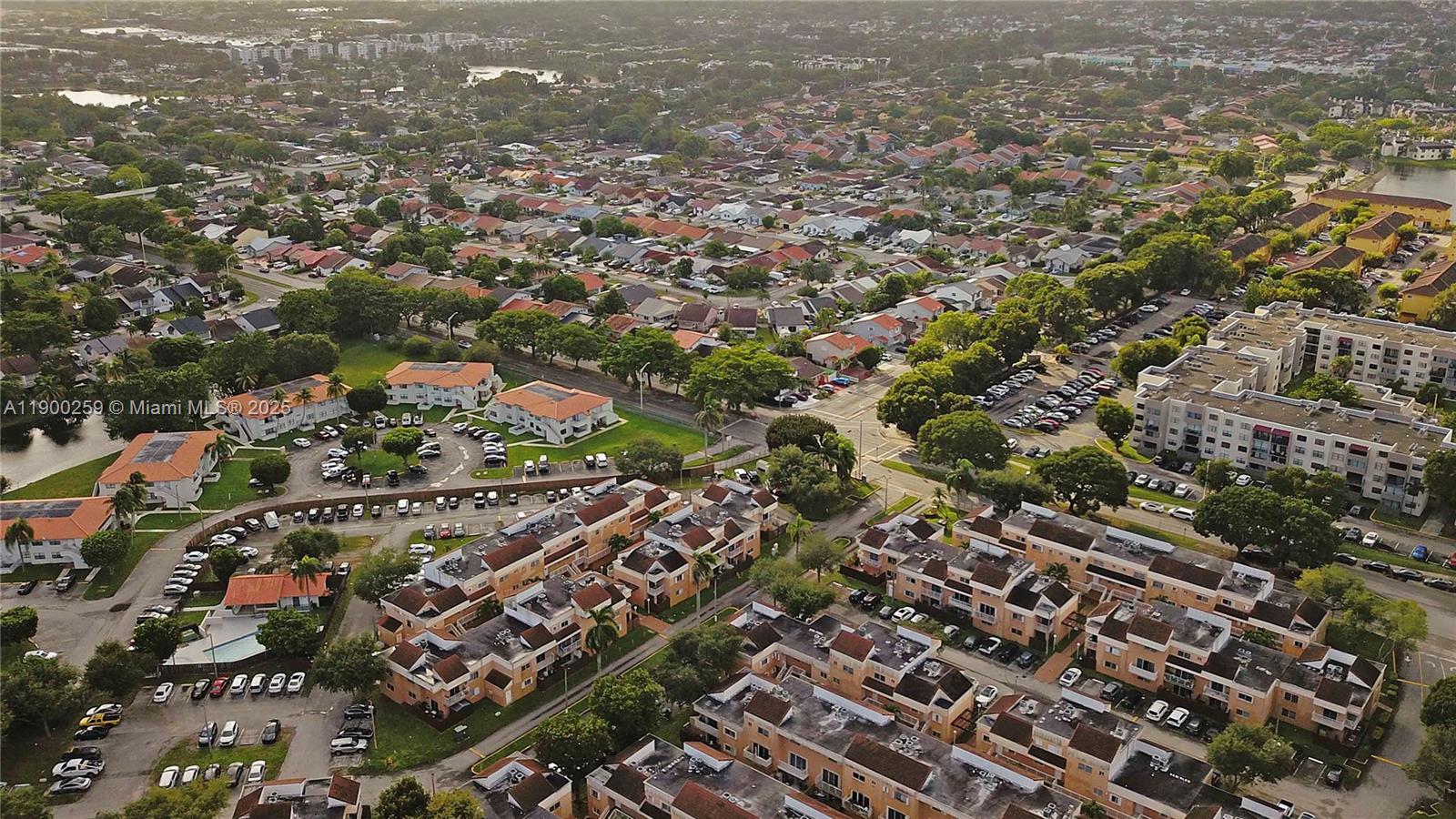 THE SEASONS VILLAS & THMS - Residential