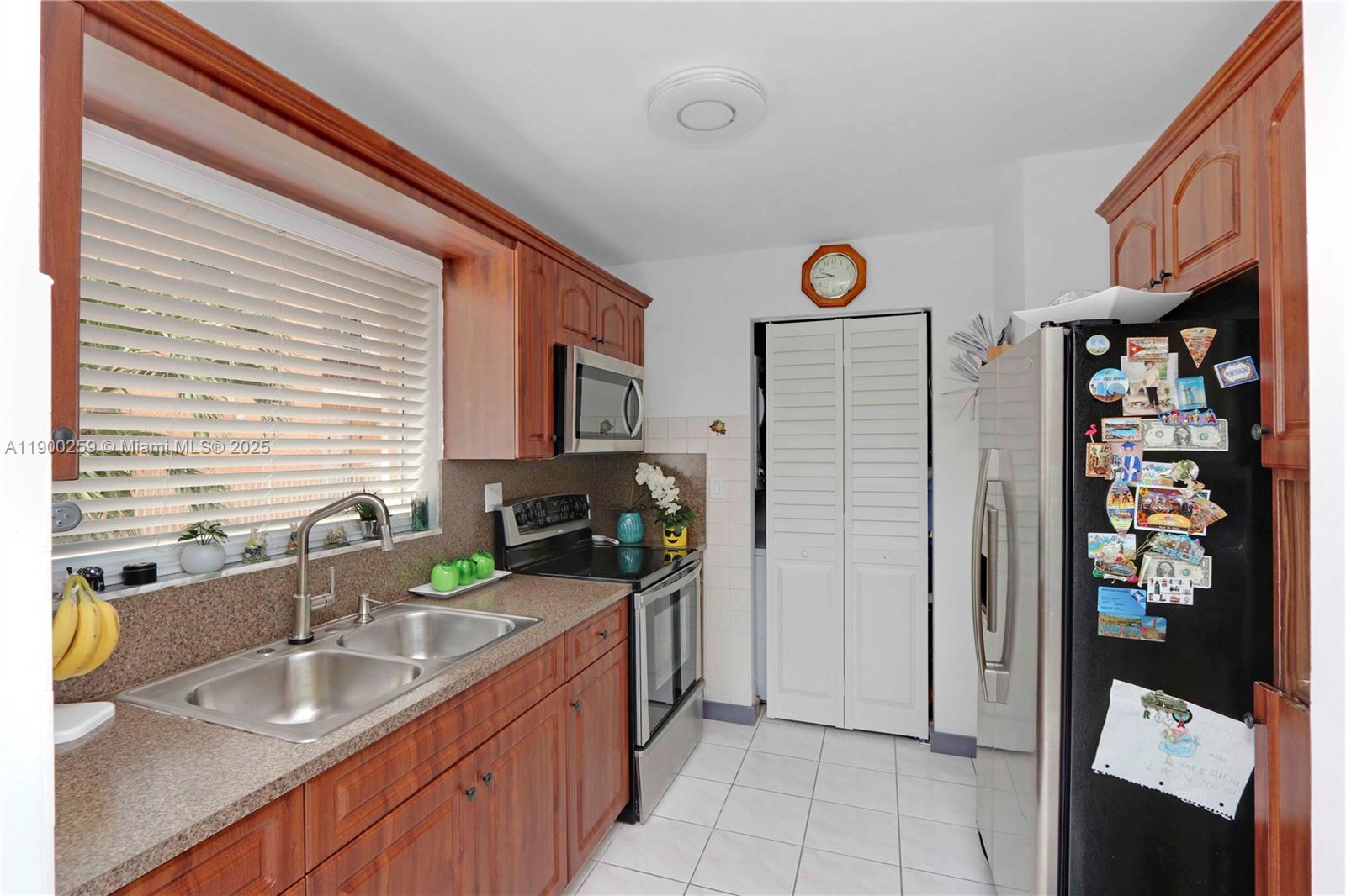 THE SEASONS VILLAS & THMS - Residential