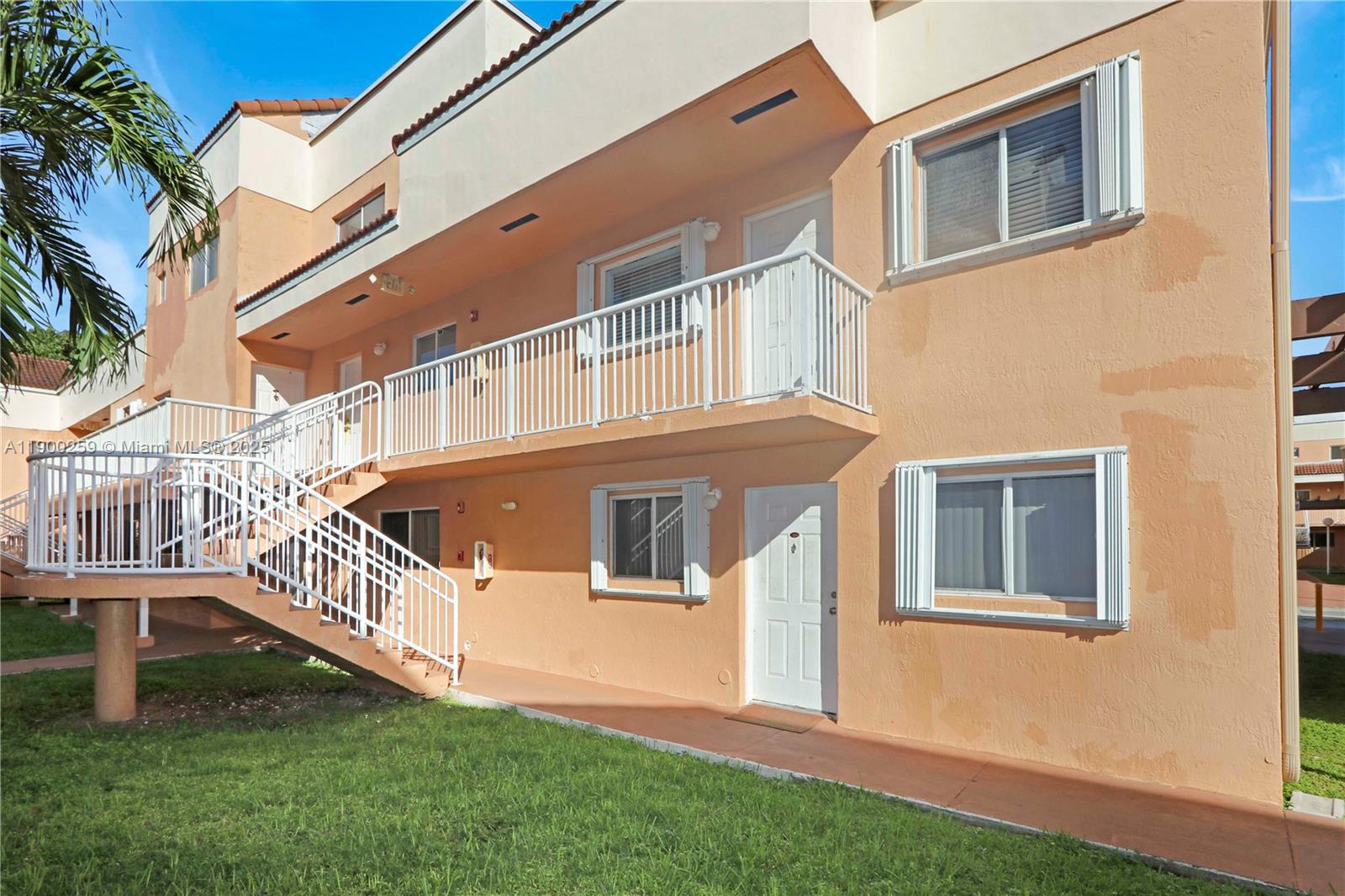 THE SEASONS VILLAS & THMS - Residential