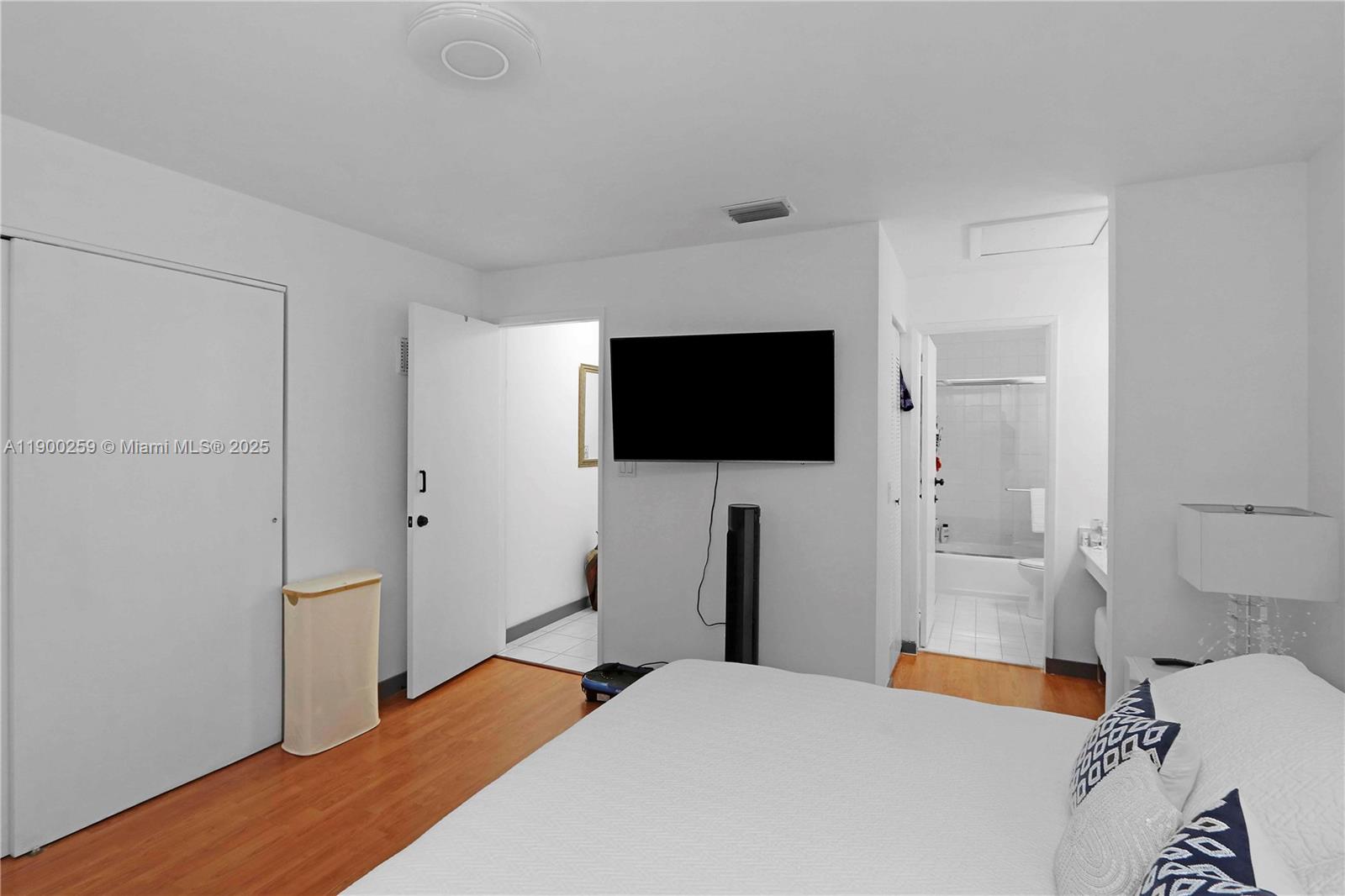 THE SEASONS VILLAS & THMS - Residential