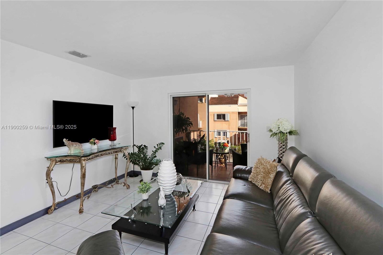 THE SEASONS VILLAS & THMS - Residential