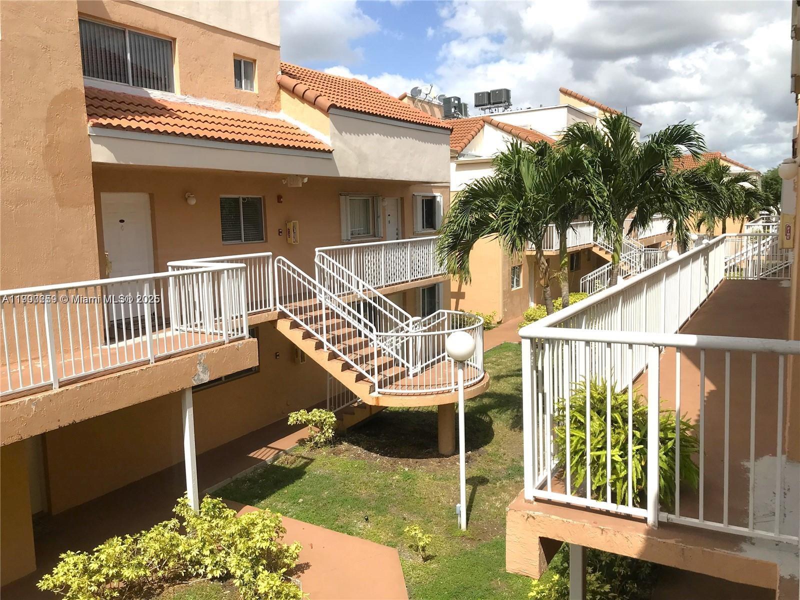 THE SEASONS VILLAS & THMS - Residential