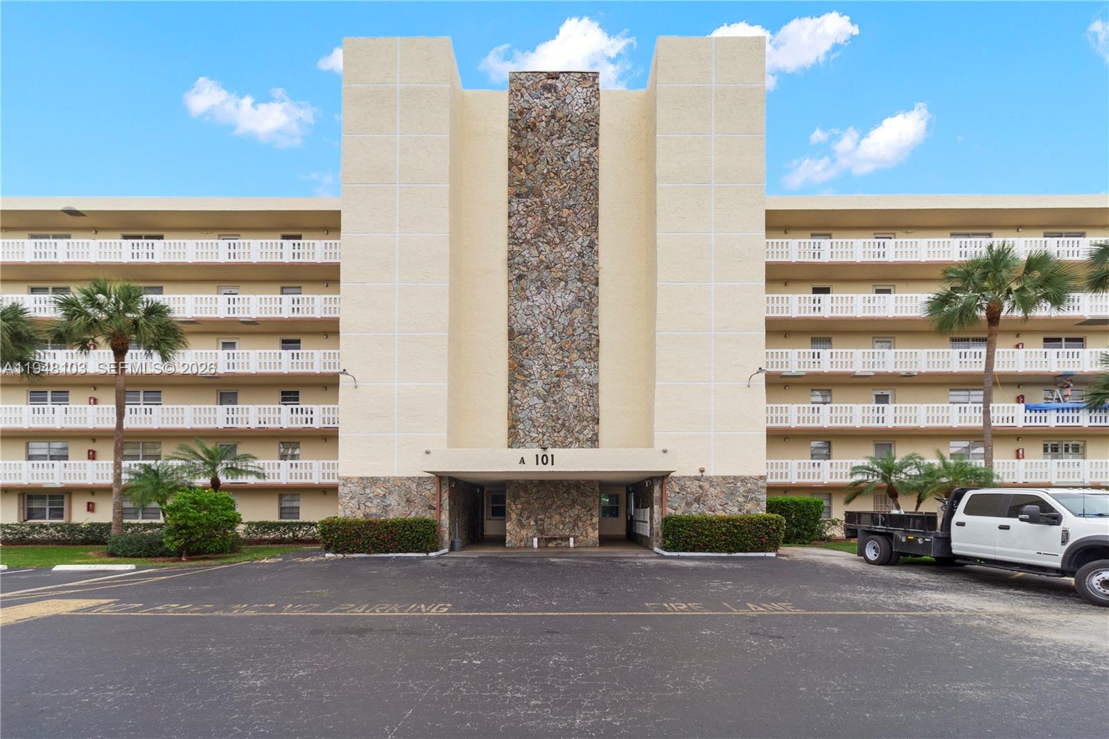 MEADOWBROOK LAKES VIEW CO - Residential