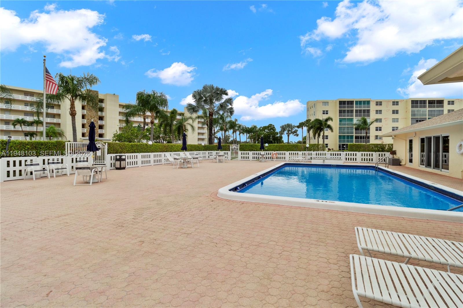 MEADOWBROOK LAKES VIEW CO - Residential