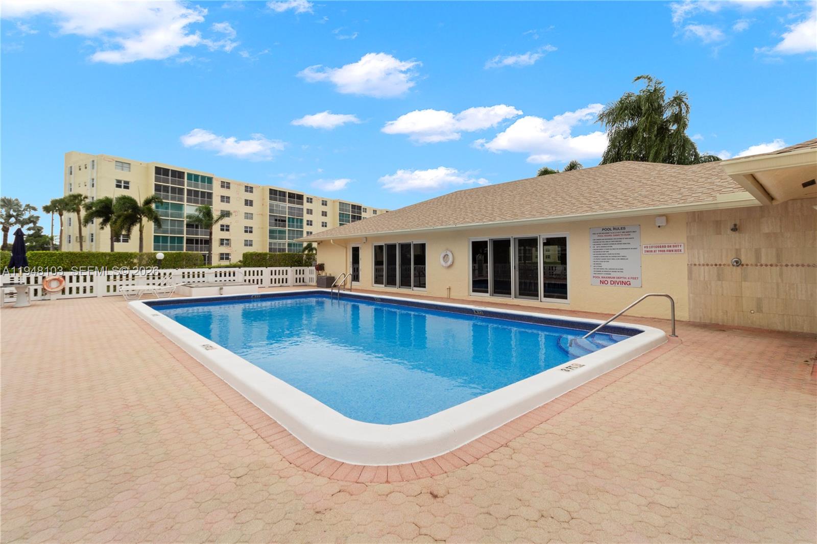 MEADOWBROOK LAKES VIEW CO - Residential