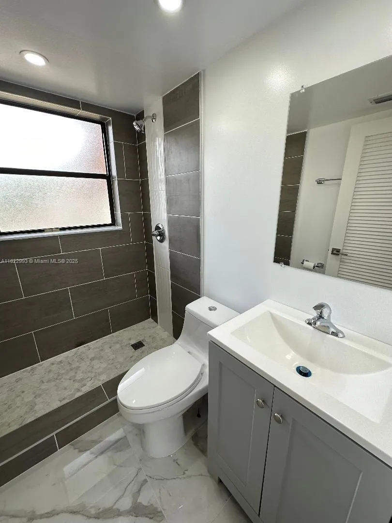 Hollywood, Florida 33020, United States, 2 Bedrooms Bedrooms, ,2 BathroomsBathrooms,Residential,Active,152196