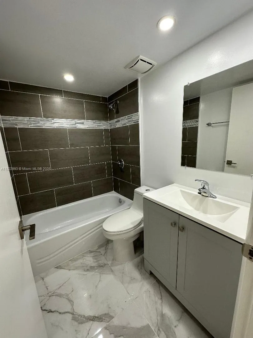 Hollywood, Florida 33020, United States, 2 Bedrooms Bedrooms, ,2 BathroomsBathrooms,Residential,Active,152196