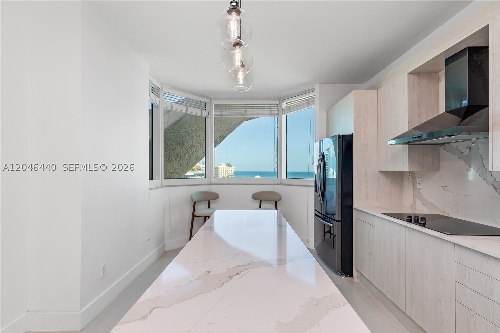 300 S Pointe Dr 907