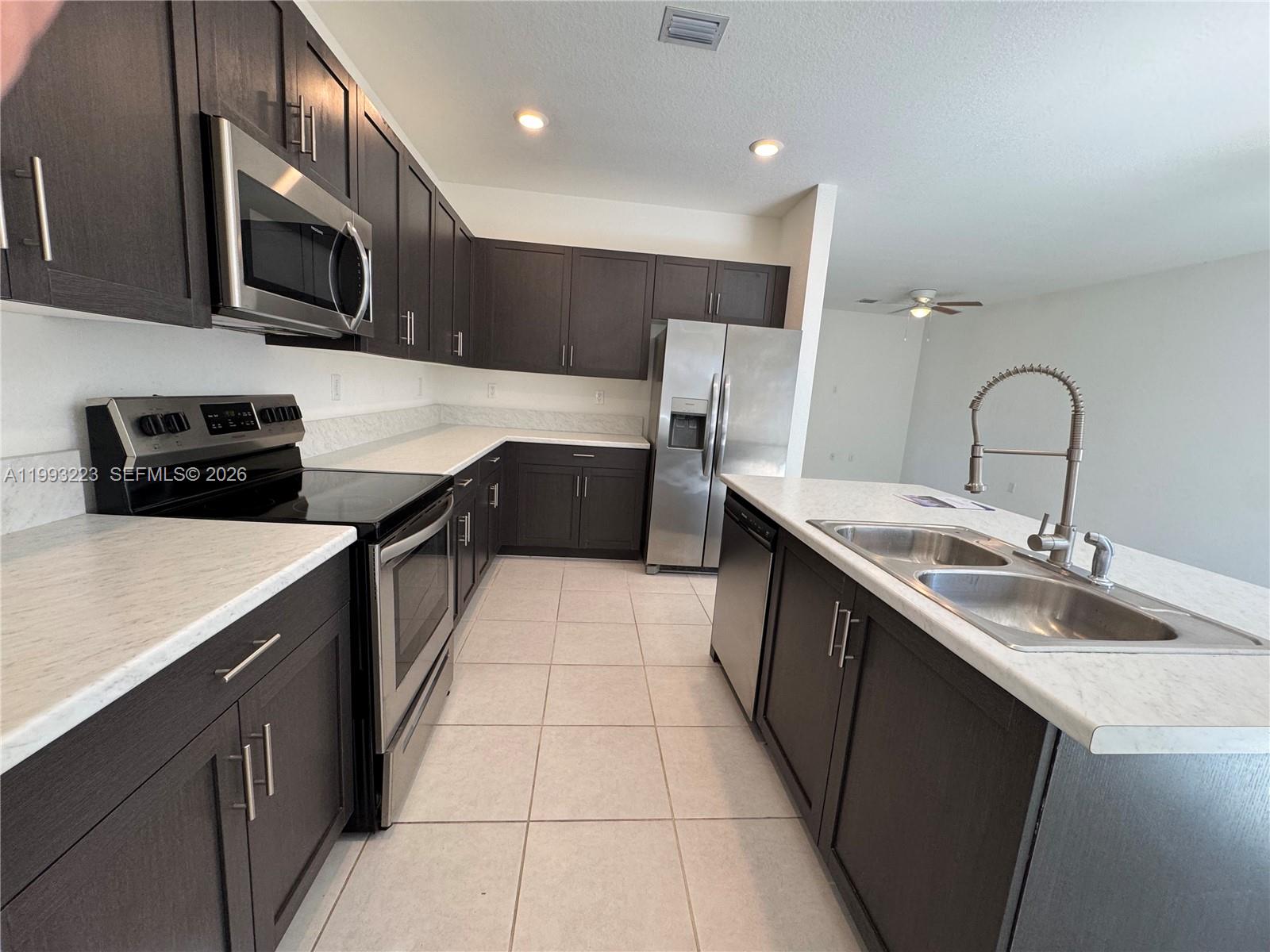 RIVIERA AT HOMESTEAD - Residential Lease