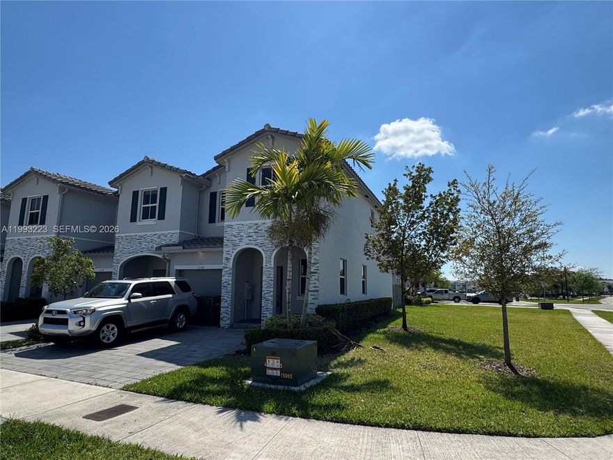 GORGEOUS CORNER TOWNHOUSE AT RIVIERA IN HOMESTEAD FOR RENT. THIS UNIT HAS THE LARGEST FLOOR PLAN TOWNHOUSE IN RIVIERA. HAS 3 BEDROOMS AND 2.5 BATHROOMS, OPEN KITCHEN WITH STAINLESS STEEL APPLIANCES. TILE THROUGHOUT THE FIRST FLOOR AND LAMIANTE ON SECOND FLOOR. PROPERTY HAS BACK PATIO WITH FENCE. CLOSE TO SCHOOLS, GROCERY STORES AND HIGHWAYS.