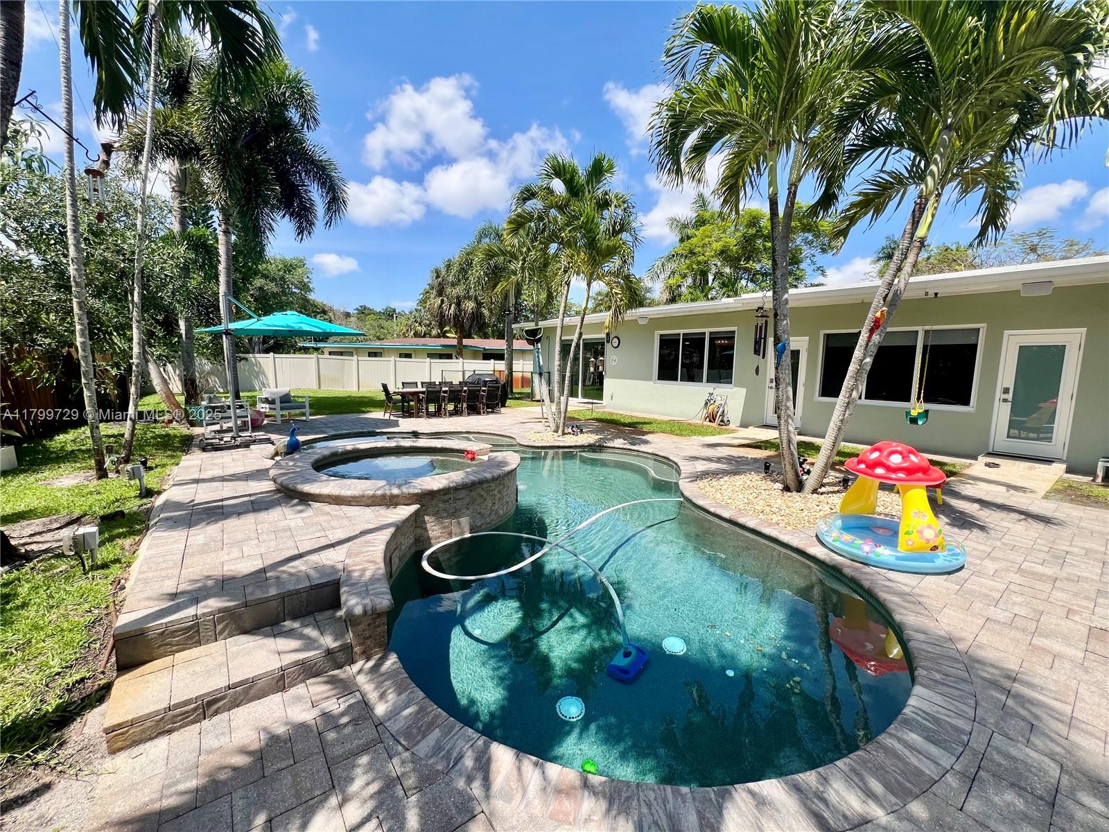 101 Sw 58th Ave 101, Plantation, Miami-Dade County, Florida - 5 Bedrooms  
4 Bathrooms - 
