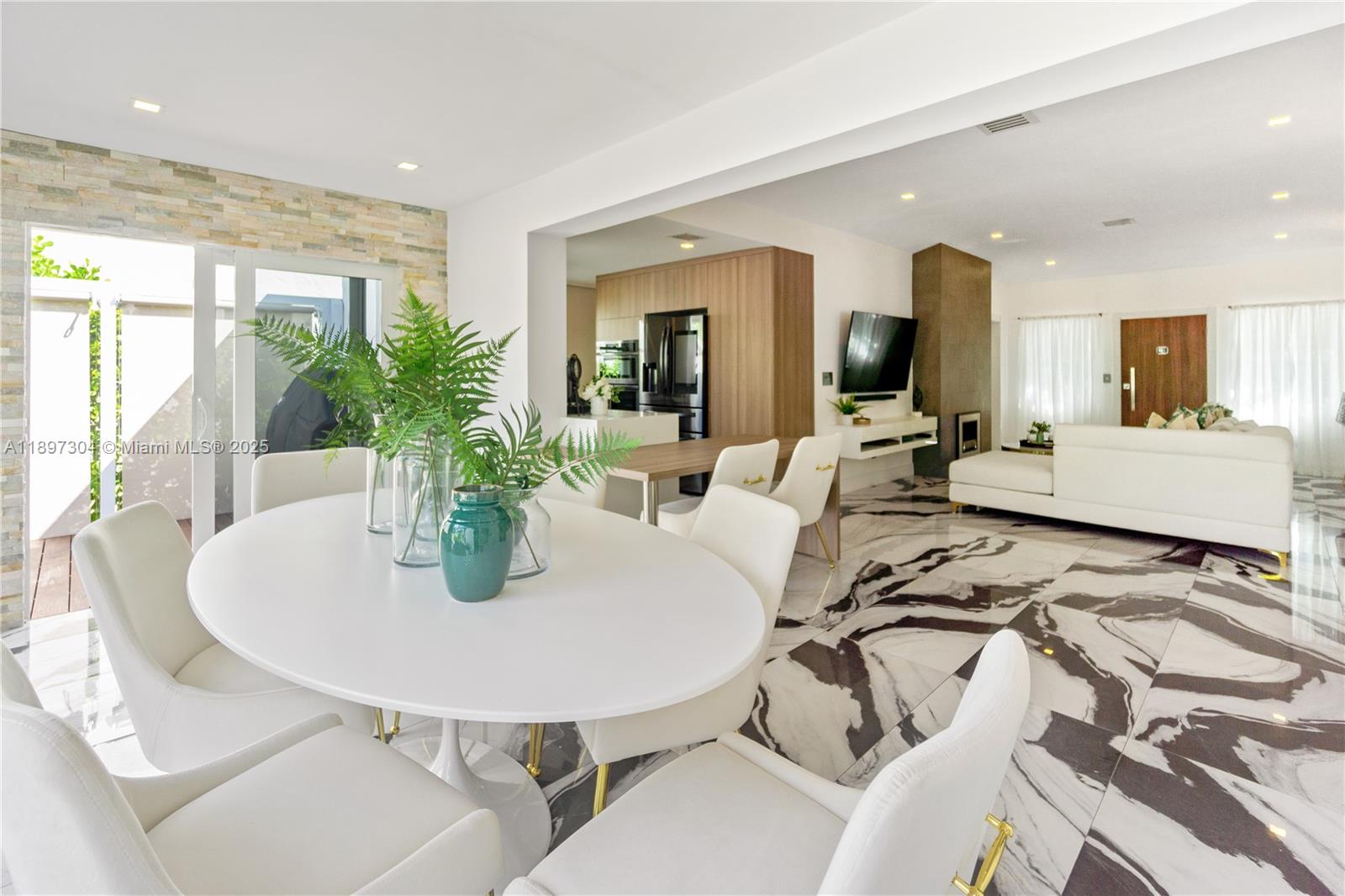 LINCOLN SUB - Residential Lease