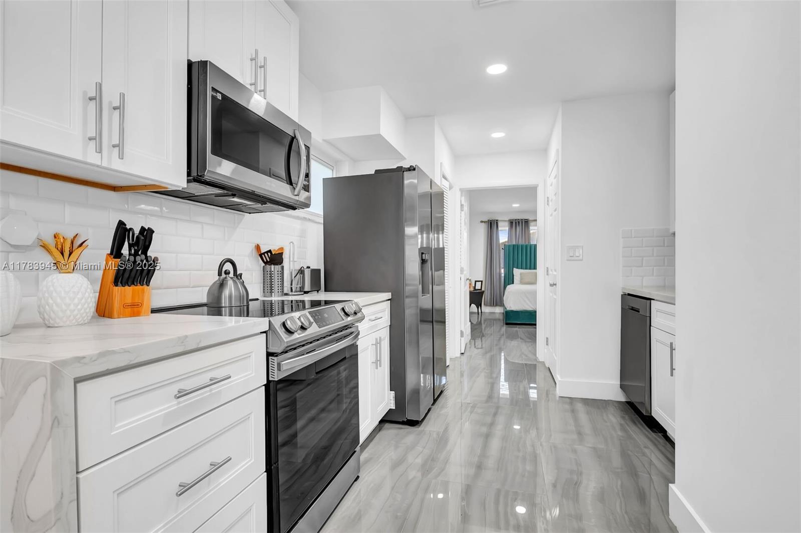 Rental Property at 326 Sw 14th St 4, Dania Beach, Miami-Dade County, Florida - Bedrooms: 1 
Bathrooms: 1  - $2,000 MO.